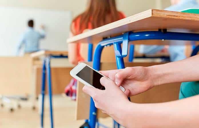 Prohibición de Celulares en Escuelas de Nuevo León: Estrategia para Mejorar la Educación